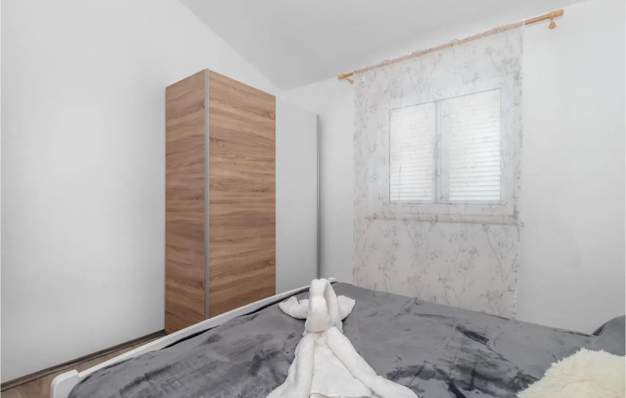 3 Bedroom Stunning Apartment In Novi Vinodolski Donji Zagon